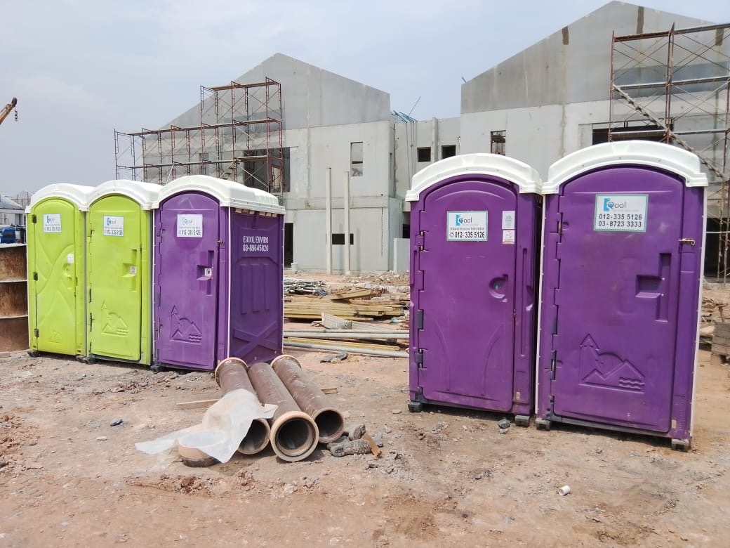 EQool portable toilet units deployed at an active construction site in Malaysia